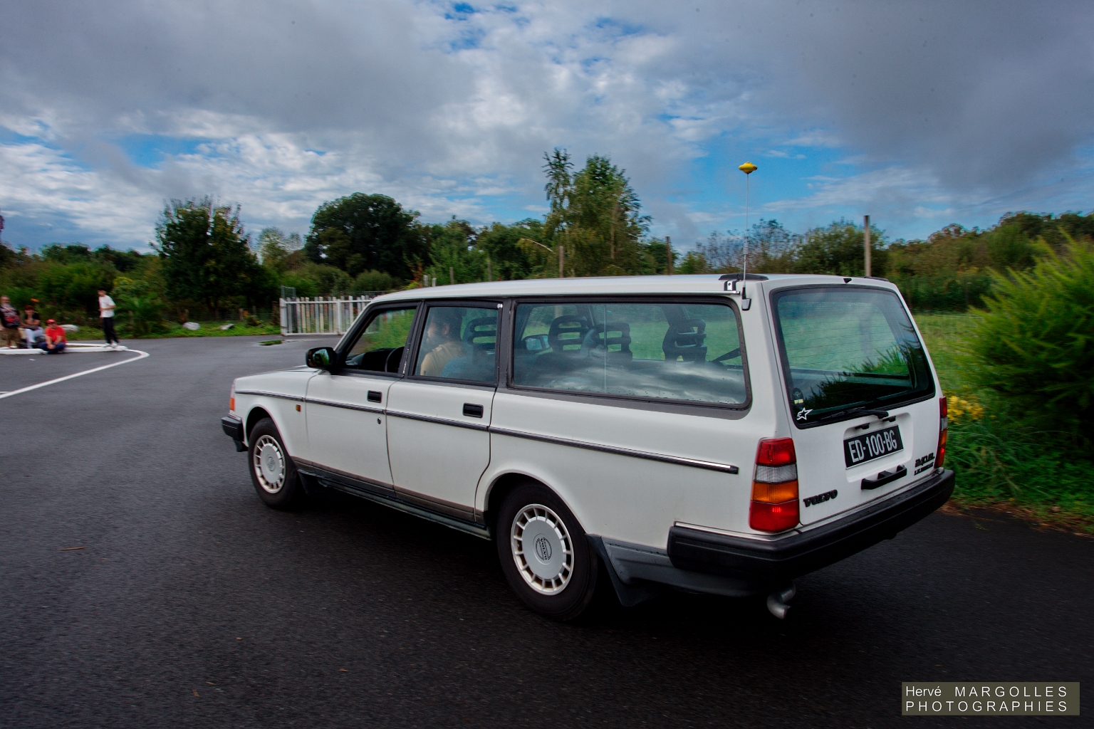Volvo 240GL.jpg
